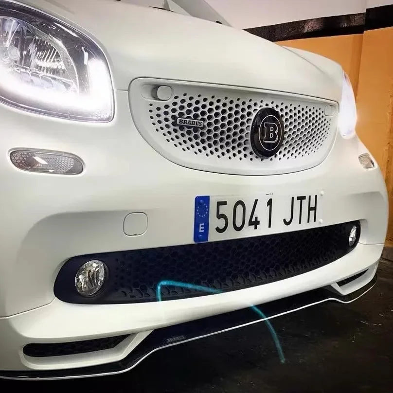 12.9cm Support Acc Car Front Grill Emblem Badge with B Logo for Smart BRABUS W453 2015-2019 Modify Badge Accessories