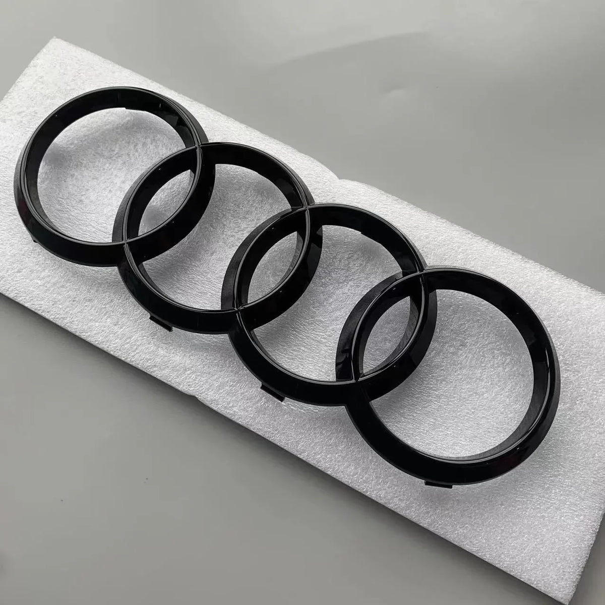 ABS 4-Ring Bright Black Car Hood Front Grill Emblem Rear Trunk Badge V6T Sticker Modified Accessories for Audi S4 2020-2024