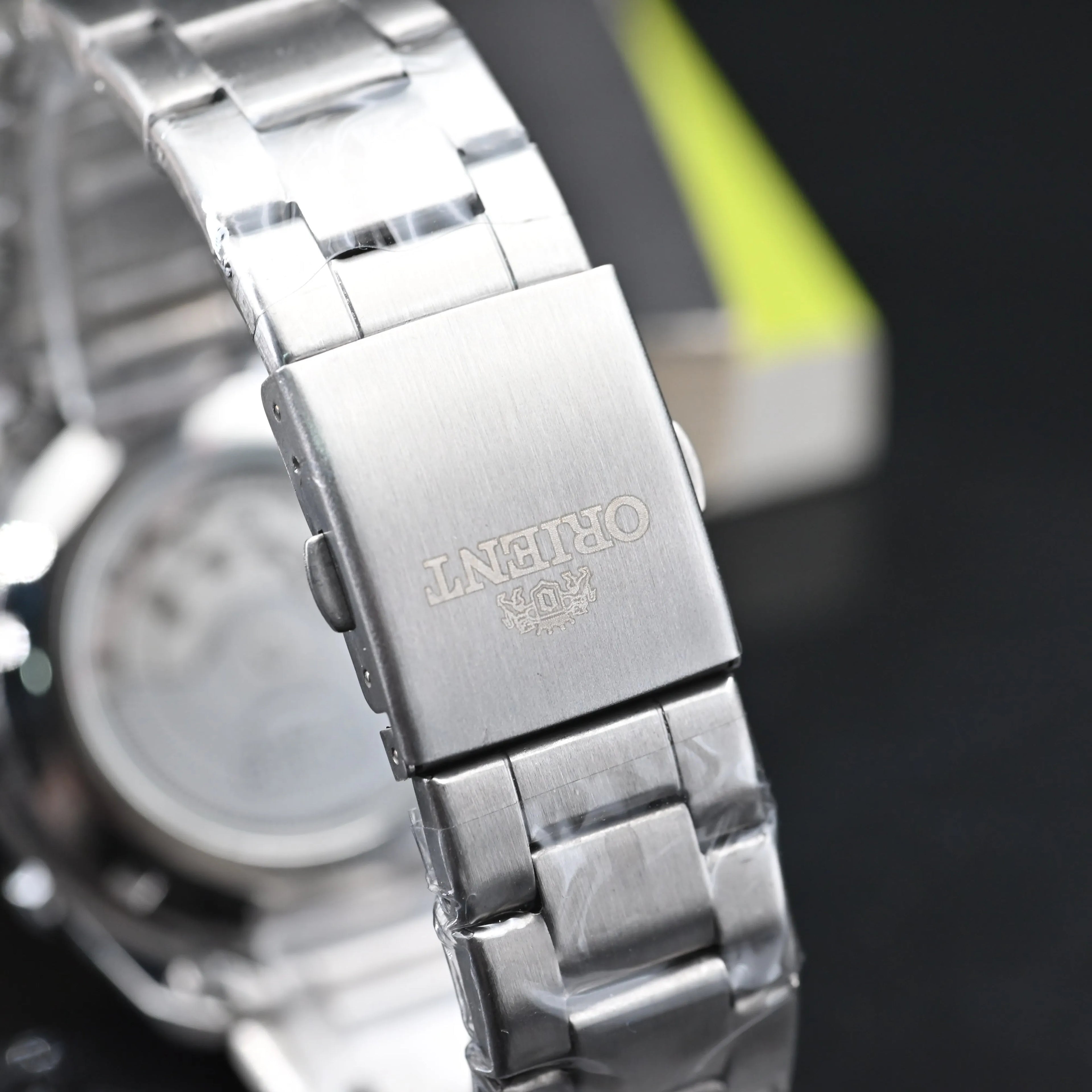 Orient Men's Chronograph Wristwatch Red Dial Stainless Steel Band 100M Waterproof Fashion Sport Watch