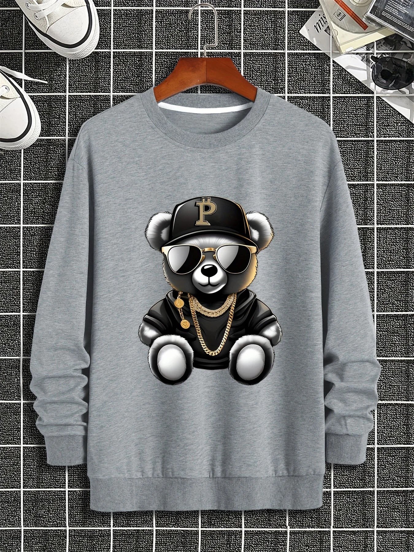 Men's autumn and winter fashionable casual loose cool bear cartoon graphic print fleece long sleeved round neck sweatshirt