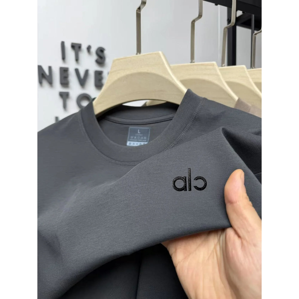 Trendy and exquisite men's new letter relief round neck T-shirt summer fashion classic comfortable and breathable short sleeve