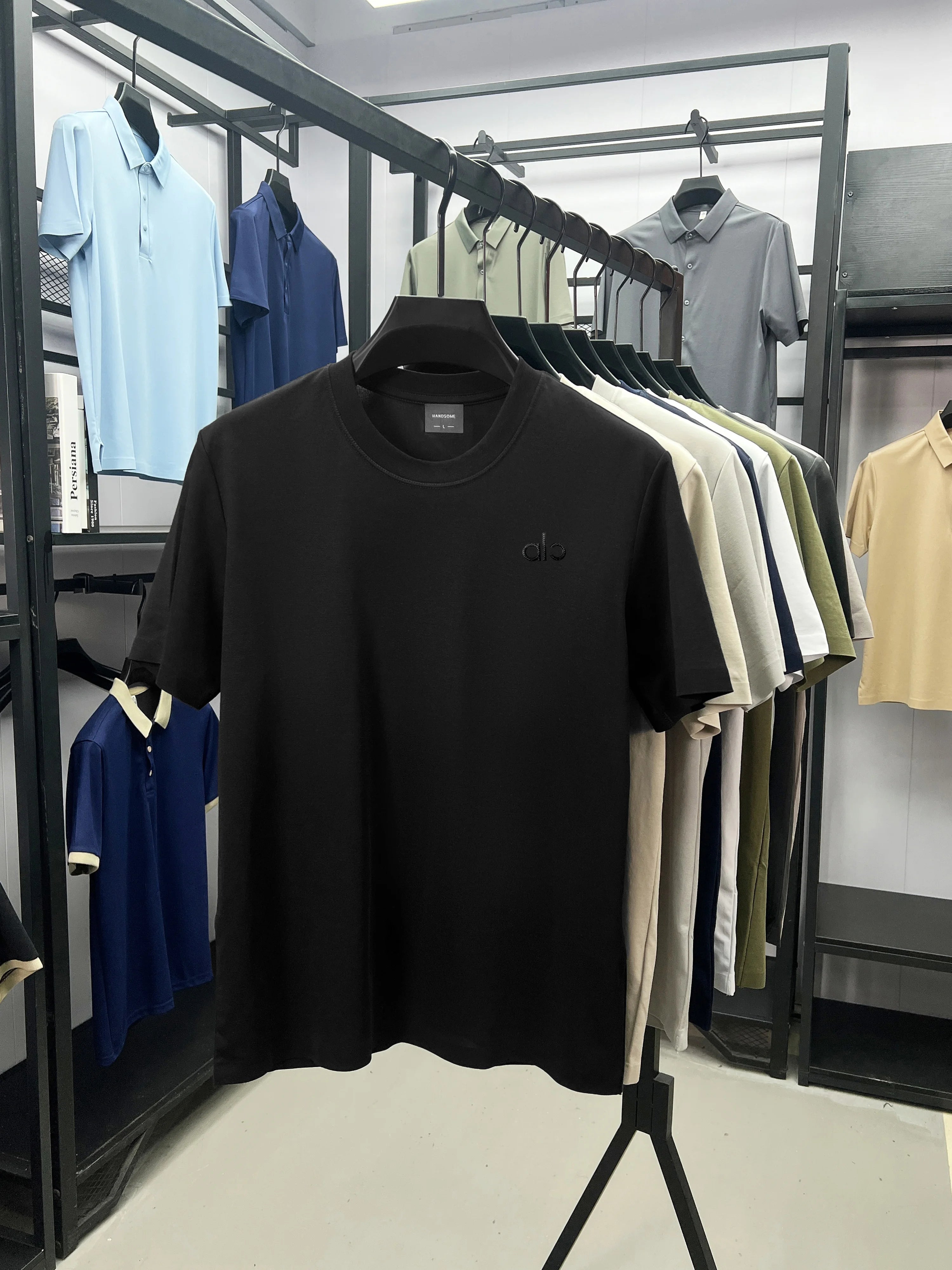 Trendy and exquisite men's new letter relief round neck T-shirt summer fashion classic comfortable and breathable short sleeve