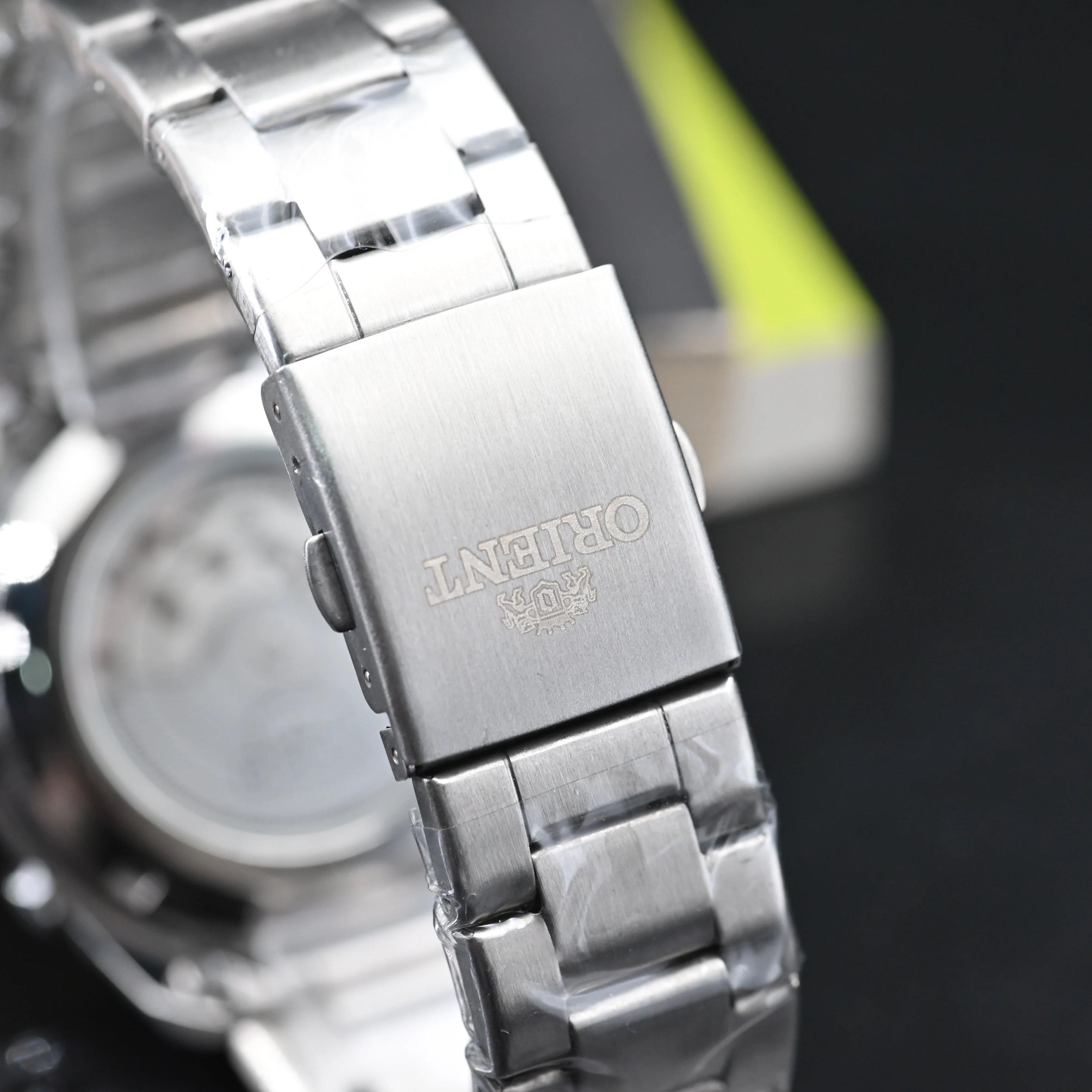 Orient Men's Quartz Chronograph Watch Red Dial Stainless Steel Band 100M Waterproof Sport Wristwatch