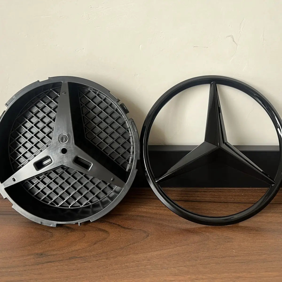Grill Badge Grid style Front Emblem for Mercedes benz AMG A B C E CLA CLS SLK GL Metris GLK GLA G R V VITO GLE GLC GLS XX