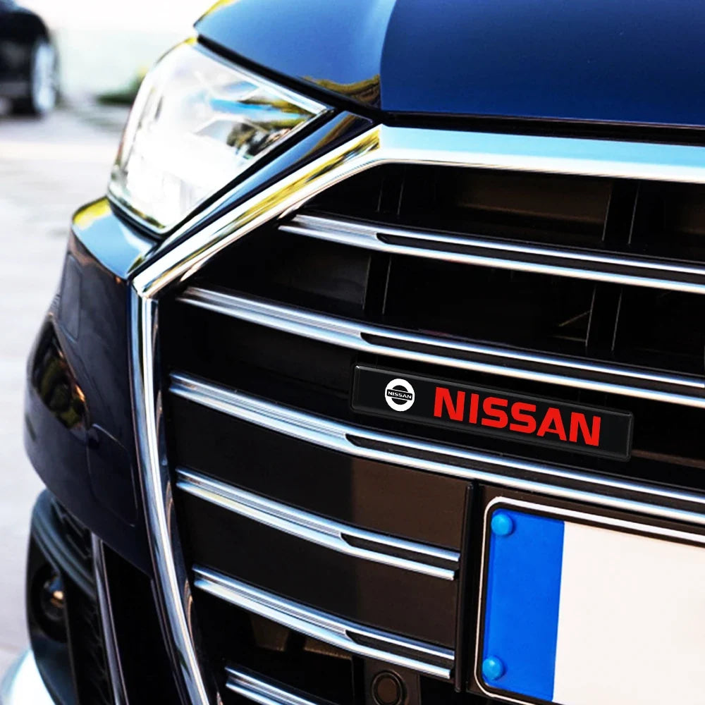 Car Decorative Lights LED Front Hood Grille Emblem Badge Decoration For Nissan Qashqai j11 j10 Juke X Trail t32 Tiida Leaf Versa