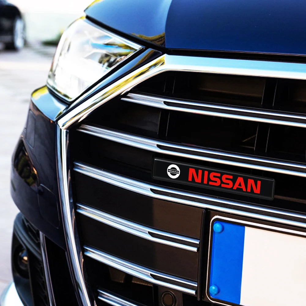 Car Decorative Lights LED Front Hood Grille Emblem Badge Decoration For Nissan Qashqai j11 j10 Juke X Trail t32 Tiida Leaf Versa
