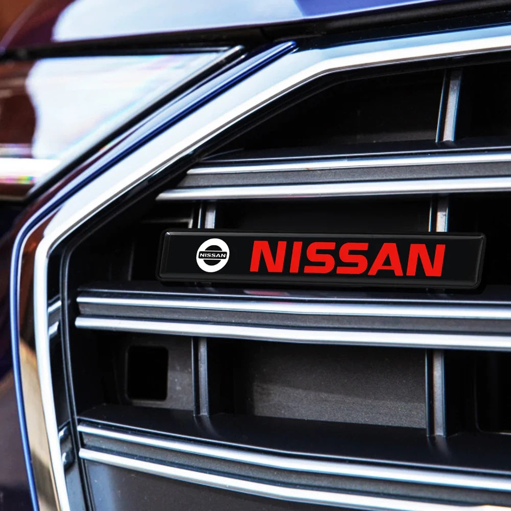 Car Decorative Lights LED Front Hood Grille Emblem Badge Decoration For Nissan Qashqai j11 j10 Juke X Trail t32 Tiida Leaf Versa