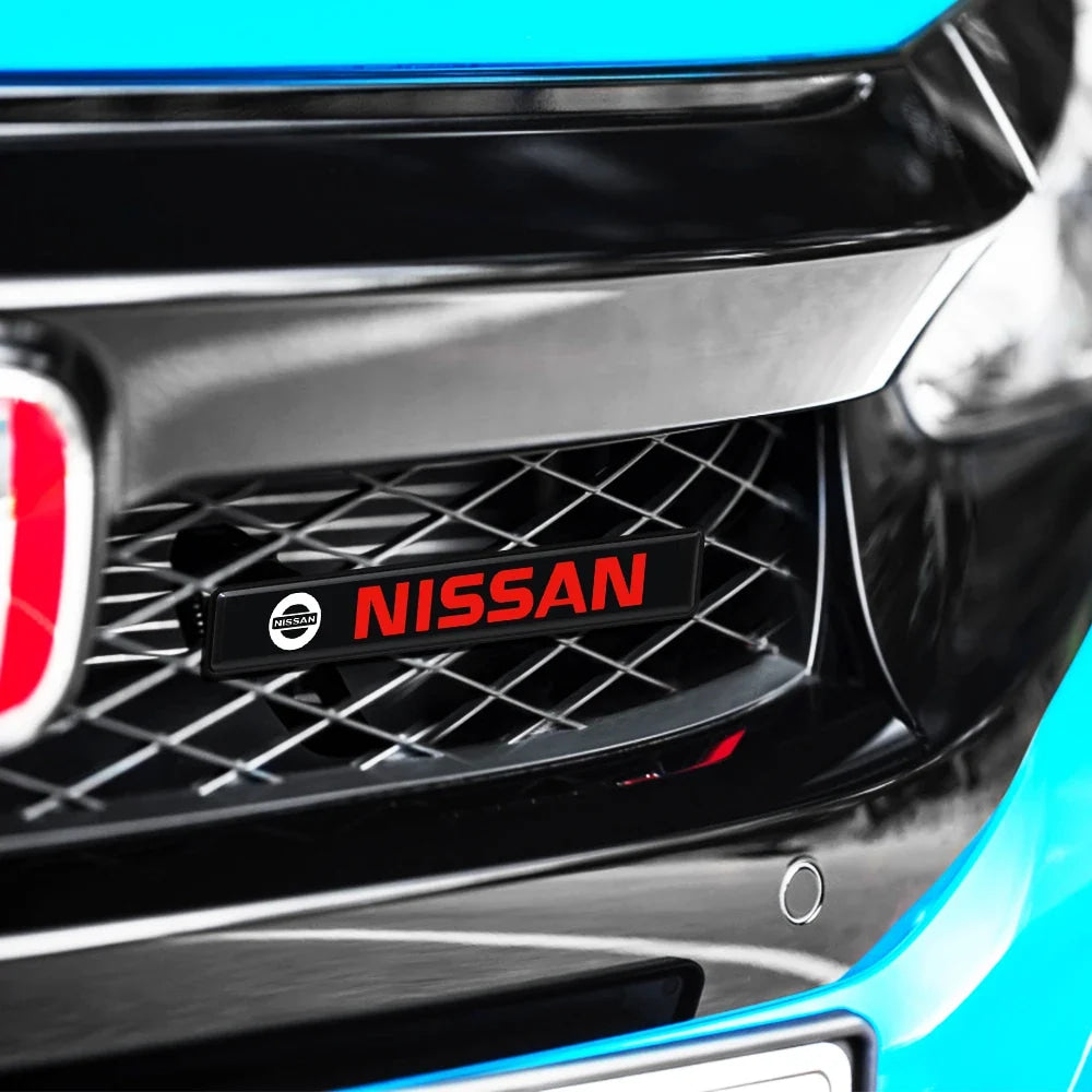 Car Decorative Lights LED Front Hood Grille Emblem Badge Decoration For Nissan Qashqai j11 j10 Juke X Trail t32 Tiida Leaf Versa