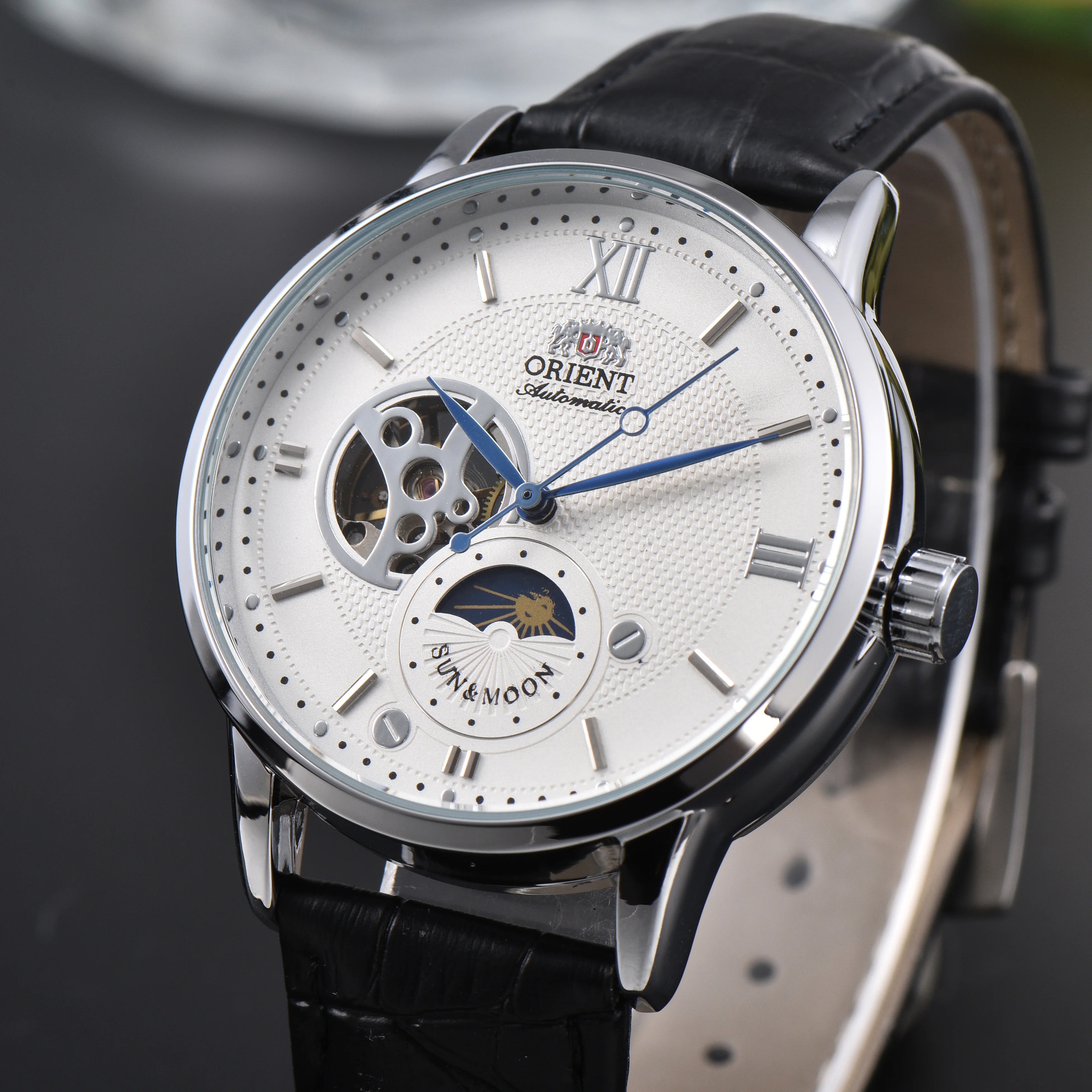 Reloj Automático Orient Sun & Moon semiesqueleto para hombre, esfera blanca, correa de cuero negro, cristal de zafiro, reloj de vestir resistente al agua hasta 50M