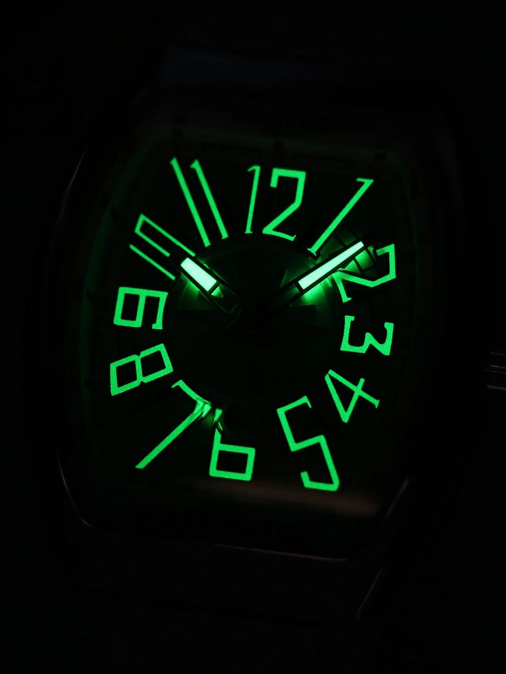 DENVOSI Men's Barrel shaped Watch, Luxury Fluorescent Silicone Strap, Men's Fashion, Leisure, Sports Quartz Watch
