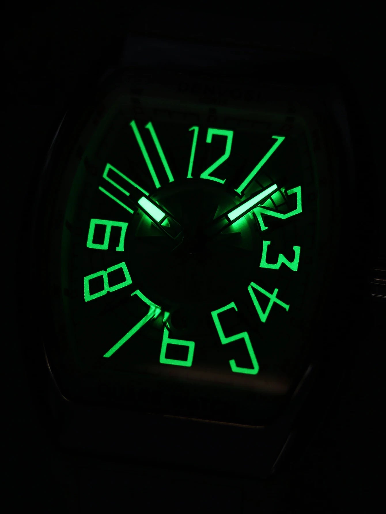 DENVOSI Men's Barrel shaped Watch, Luxury Fluorescent Silicone Strap, Men's Fashion, Leisure, Sports Quartz Watch