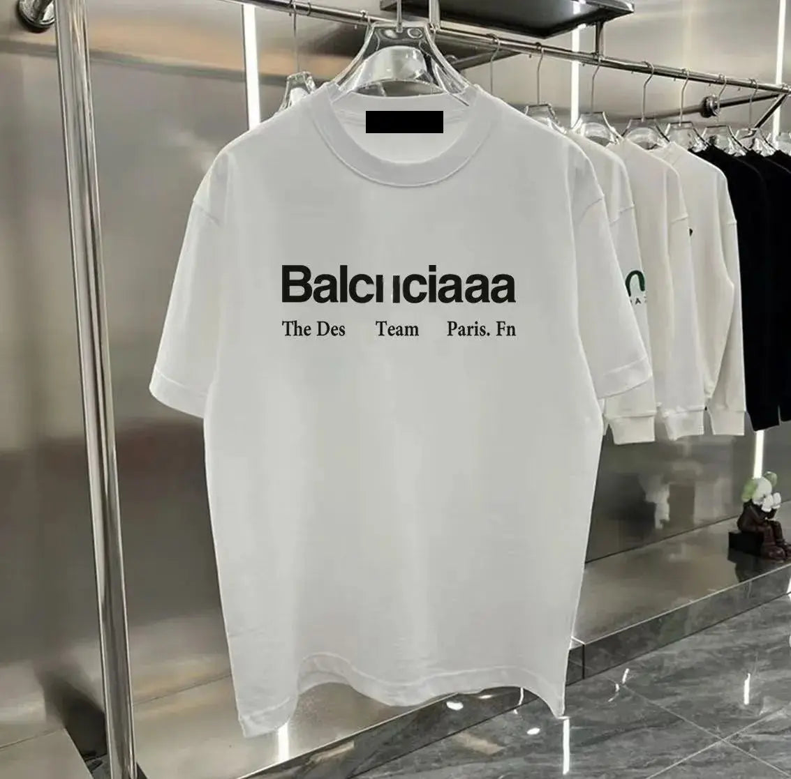 The latest 100% classic printed loose-fitting short-sleeved shirt is a high-quality top suitable for both men and women.