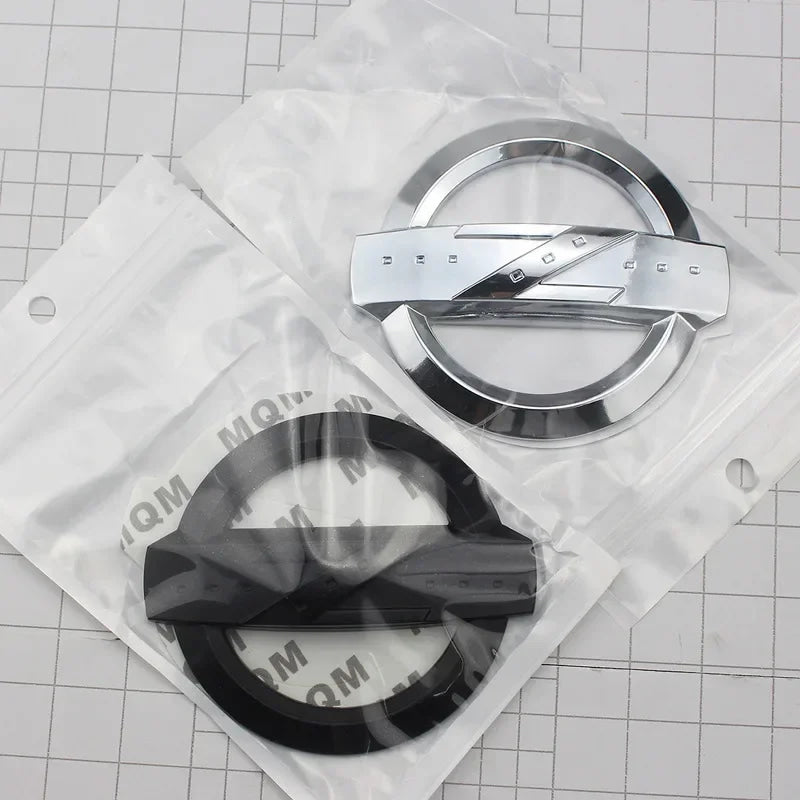 Car Rear Trunk Side Emblem Sticker for Nissan Z Logo 350Z 370Z X-Trail Qashqai Tiida Teana NV200 NP300 Sentra Altima Versa T32