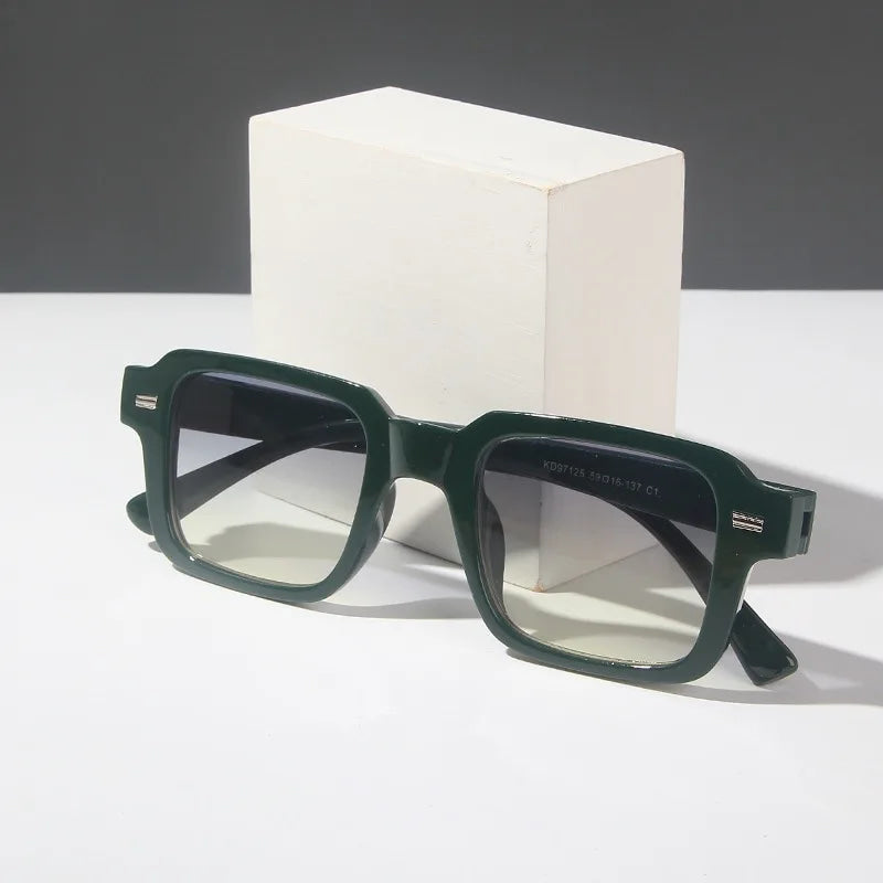Gafas de sol rectangulares retro con montura pequeña para mujer