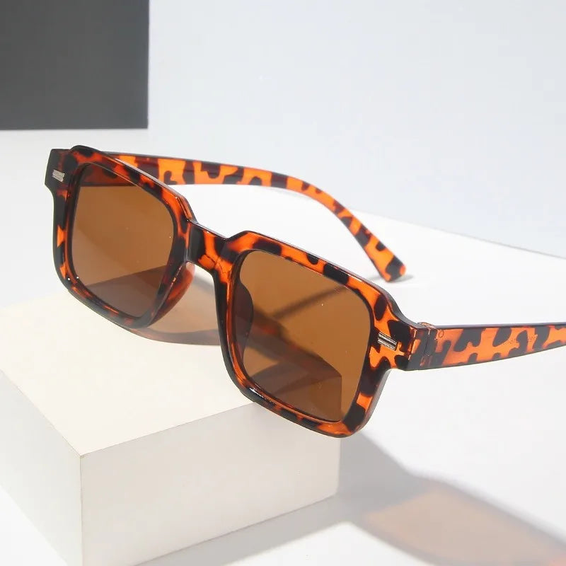 Gafas de sol rectangulares retro con montura pequeña para mujer
