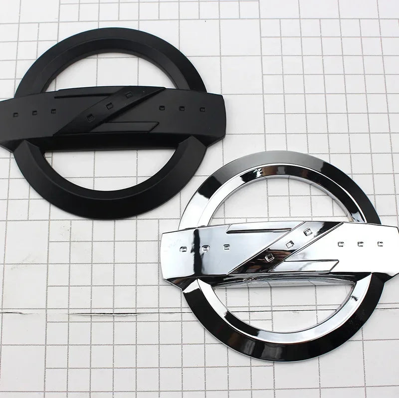 Car Rear Trunk Side Emblem Sticker for Nissan Z Logo 350Z 370Z X-Trail Qashqai Tiida Teana NV200 NP300 Sentra Altima Versa T32