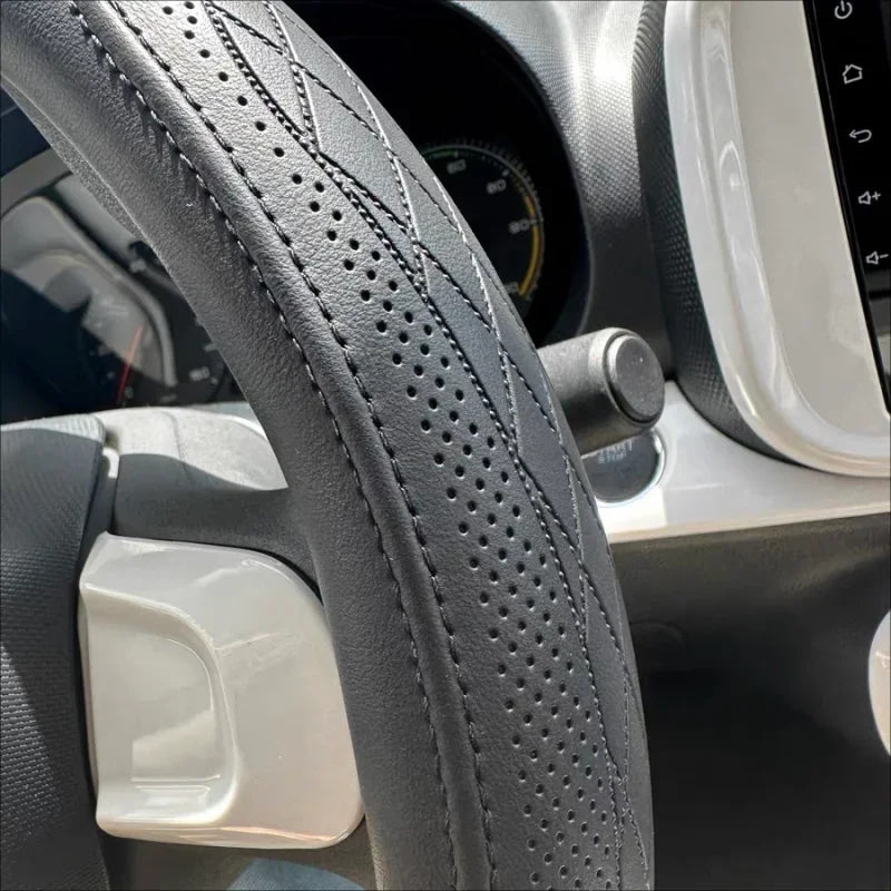 Funda para volante de coche de retales perforados de cuero Napa, antideslizante, transpirable, universal de 15 pulgadas (aproximadamente. 38,1 cm)
