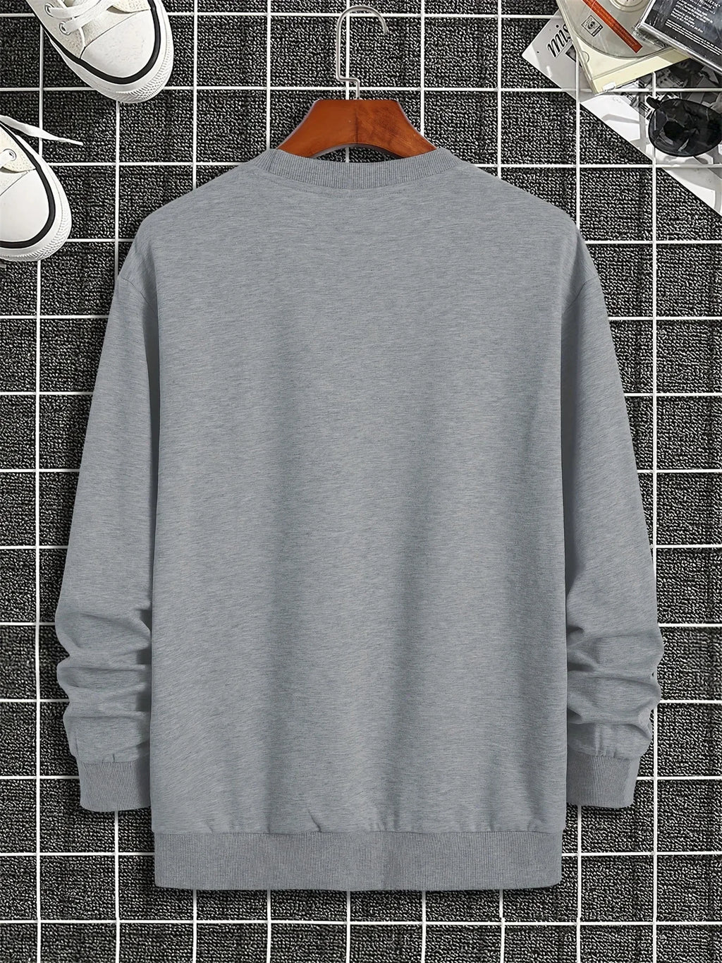 Men's autumn and winter fashionable casual loose cool bear cartoon graphic print fleece long sleeved round neck sweatshirt