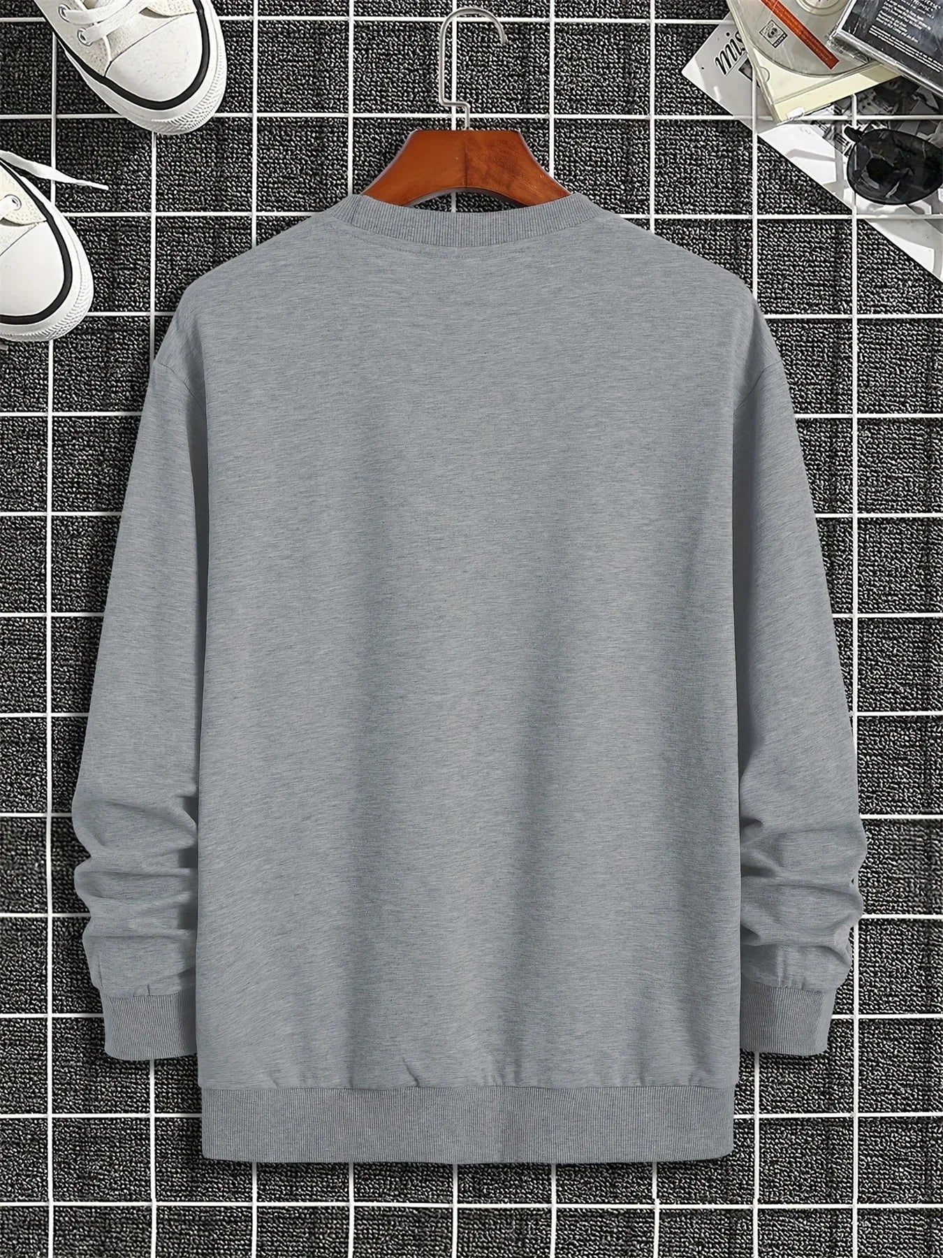 Men's autumn and winter fashionable casual loose cool bear cartoon graphic print fleece long sleeved round neck sweatshirt