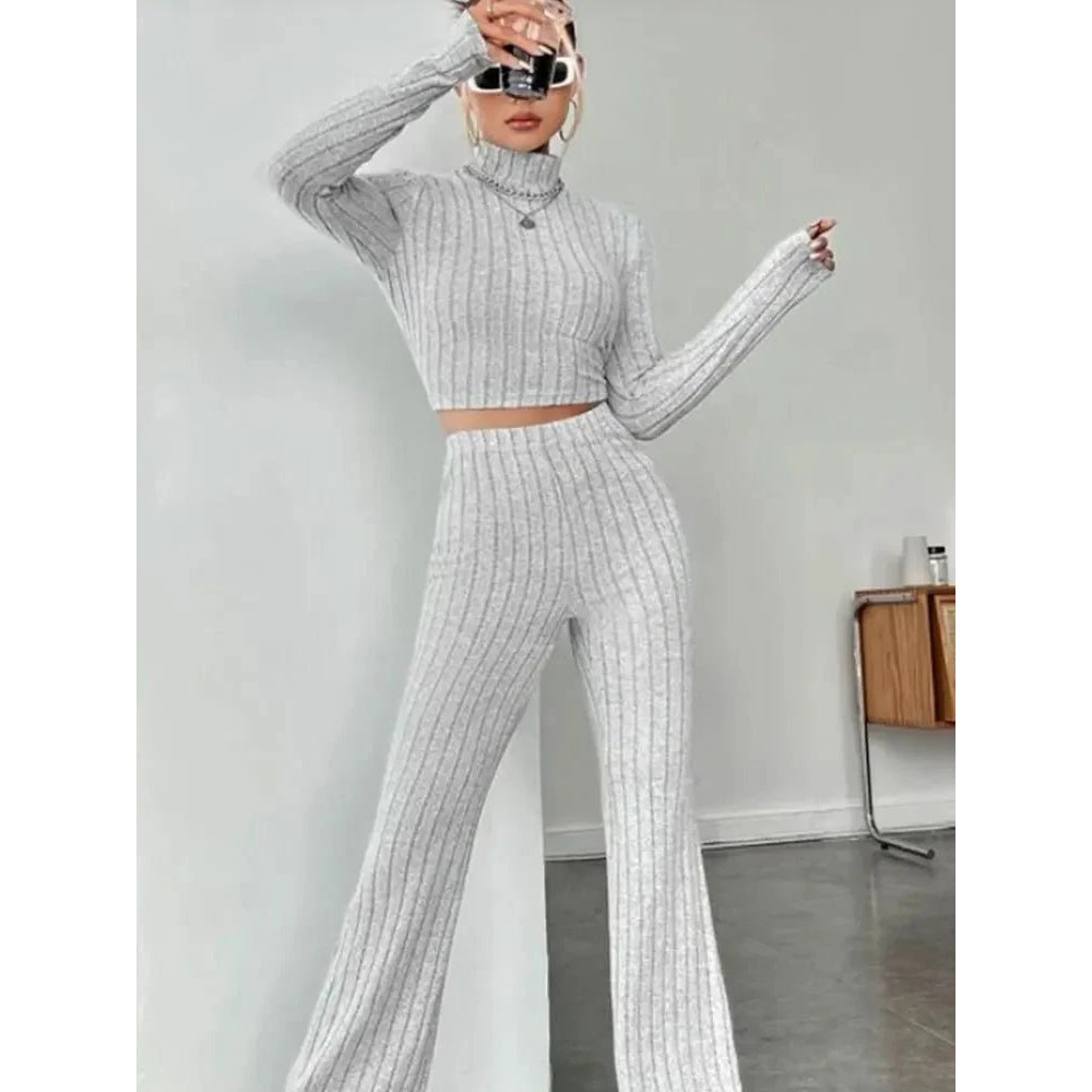 Camiseta ombligo con cuello alto y pantalones de trompeta - VibraStore