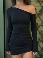 Dulzura - minivestido Irregular ajustado fruncido de manga larga con hombros inclinados para mujer, vestido informal Sexy liso para fiesta y Club, ropa de otoño - VibraStore