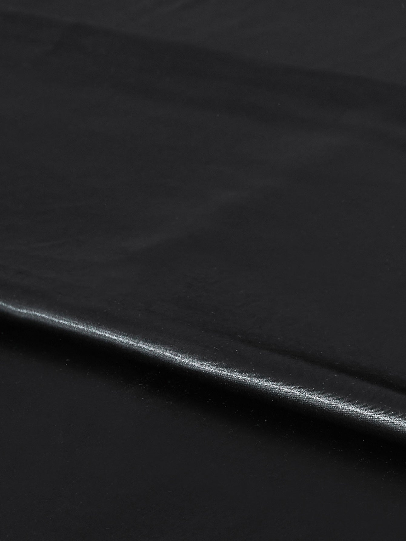 This 4pcs Satin Bed Sheet Set Includes One Fitted Sheet, One Flat Sheet, And Two Pillowcases Without Inserts. The Solid Color Showcases a Simple And Elegant Design That Never Goes Out of Style. Made from Polyester, The Fabric - VibraStore